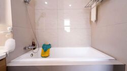 Grosvenor View (D14), Condominium #580275701